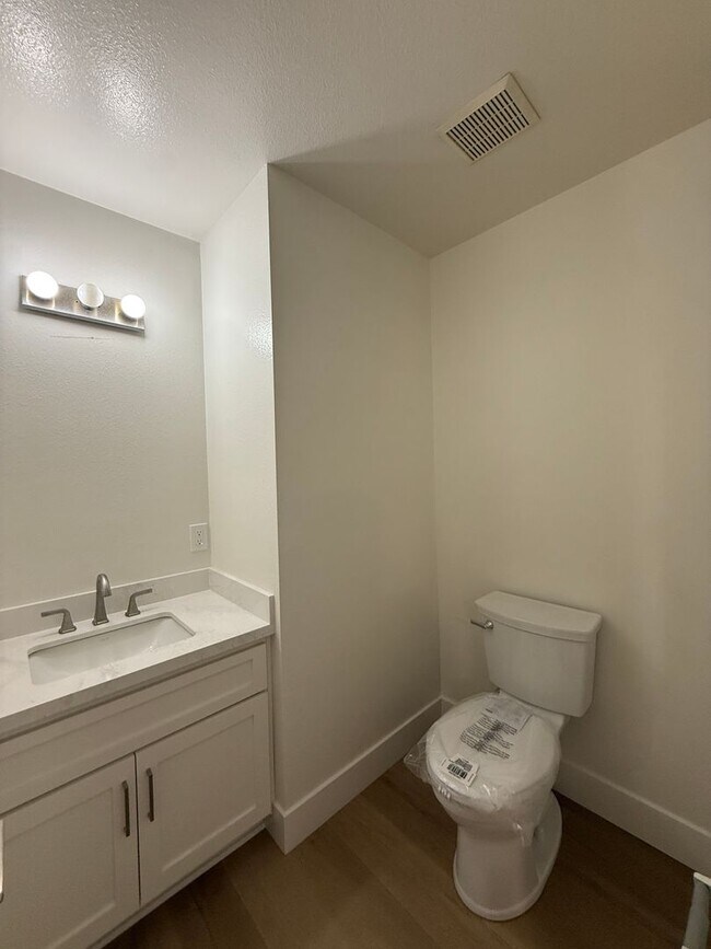 Building Photo - Just Beautifully Updated Village Hills Single Story Home in Orcutt
