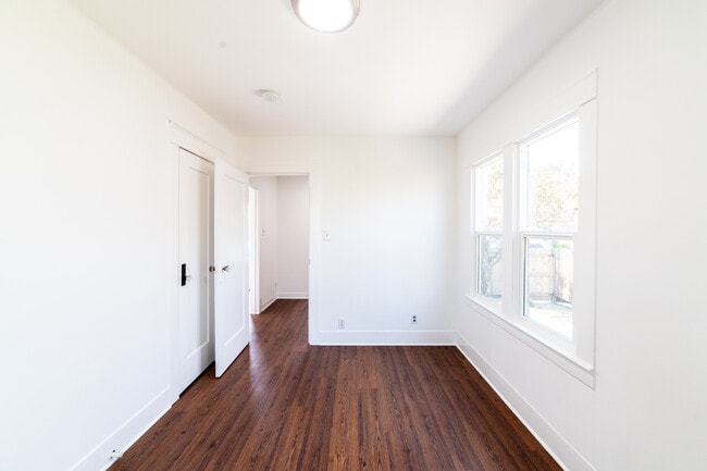 Building Photo - 2325 W 36th St