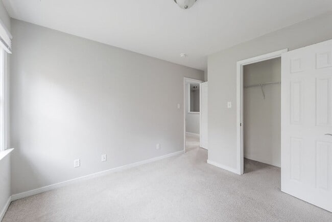 Building Photo - Charming 4 bedroom Colonial in Midlothian!