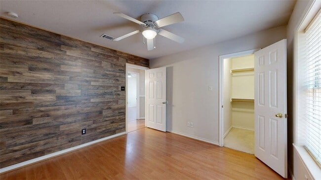Building Photo - 235 Stuttgart Cir