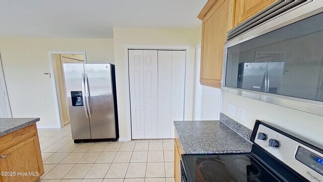 Building Photo - 108 Chastain Dr