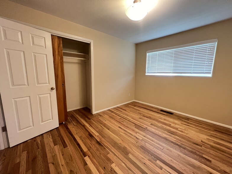 Building Photo - 1300 S Brooklawn Dr