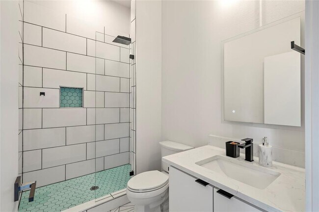 Building Photo - 4400 Mt Vernon Dr