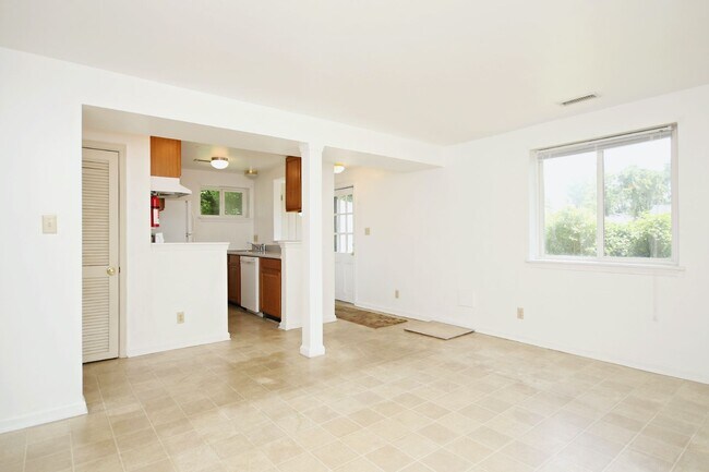 Building Photo - Basement Apartment Near UVA & Downtown
