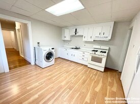 Building Photo - 122 Buttonwood St