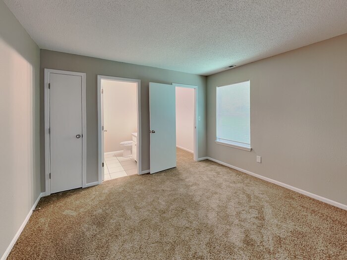 Building Photo - 4440 Riverbrook Ln