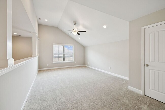 Building Photo - Welcome home to this beautifully maintaine...