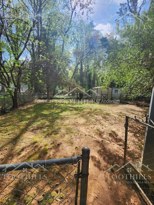 Building Photo - 130 Tanglewood Dr