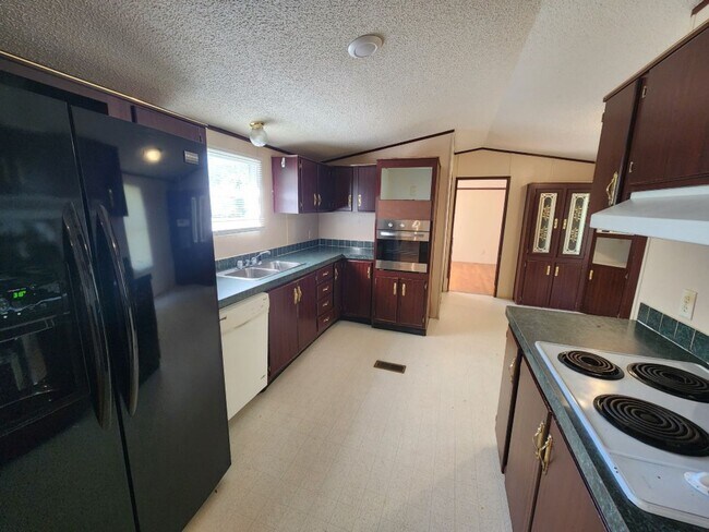 Building Photo - 15 Wilma Ln