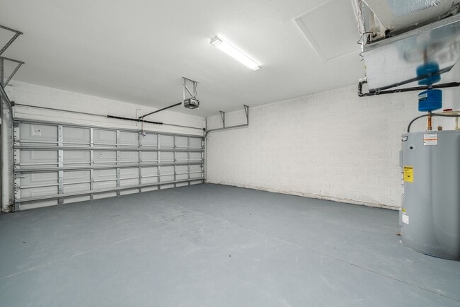 Building Photo - 3 Bedroom Home Located In The Sun N Lake Golf Community