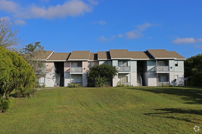 Building Photo - Silver Oaks