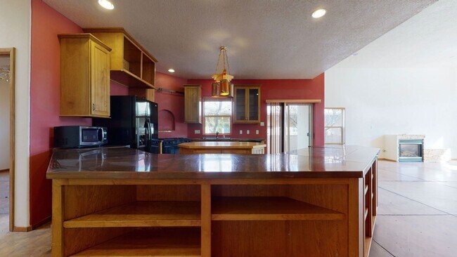 Building Photo - BEAUTIFULL 3 Bedroom  2 Bath IN THE FOOTHILLS