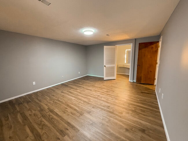 Building Photo - 3460 E Catalpa St