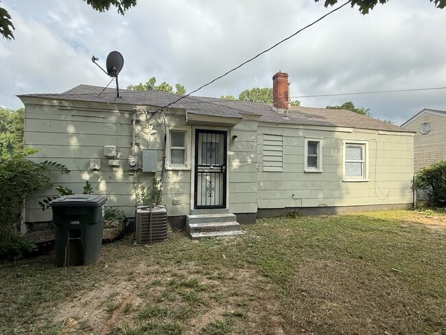Building Photo - Move-in special! 1/2 off first month's rent!