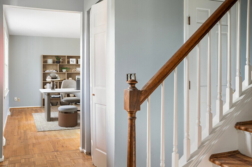 Building Photo - 10737 Silverbrook Dr