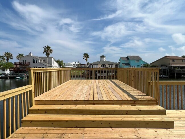 Building Photo - WATERFRONT HOME  - SOUTHEAST FACING W/ NEW DECK & BOATLIFT