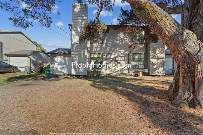 Building Photo - Cozy Two Bedroom in Montavilla - Large Fen...