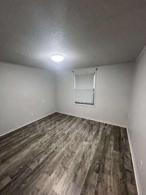 Building Photo - 2000 Indianapolis Rd