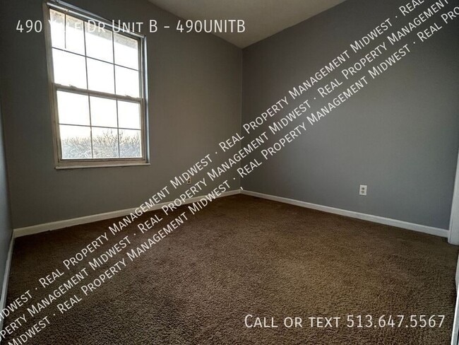 Building Photo - 490 Yale Dr