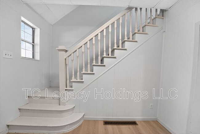 Building Photo - 109 Howard St