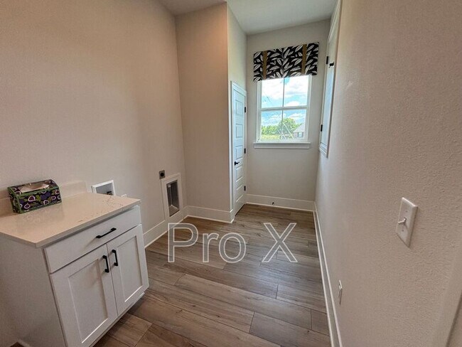 Building Photo - 6704 Autumn Ave