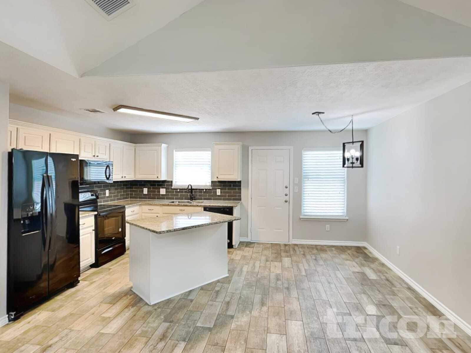 Building Photo - 16229 Summerset Estates Blvd