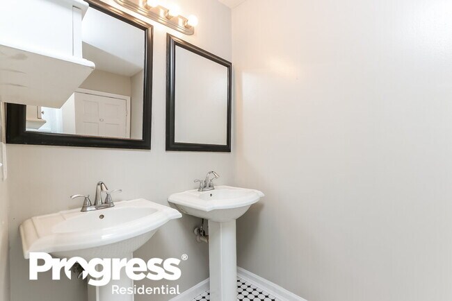 Building Photo - 719 Place Chateau