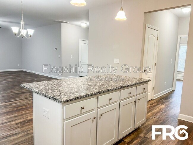 Building Photo - 491 Fallingbrook Dr