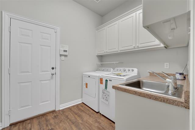 Building Photo - 2202 Southern Oaks Dr