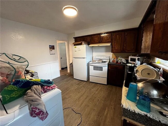 Building Photo - 1110 W Elder Ave