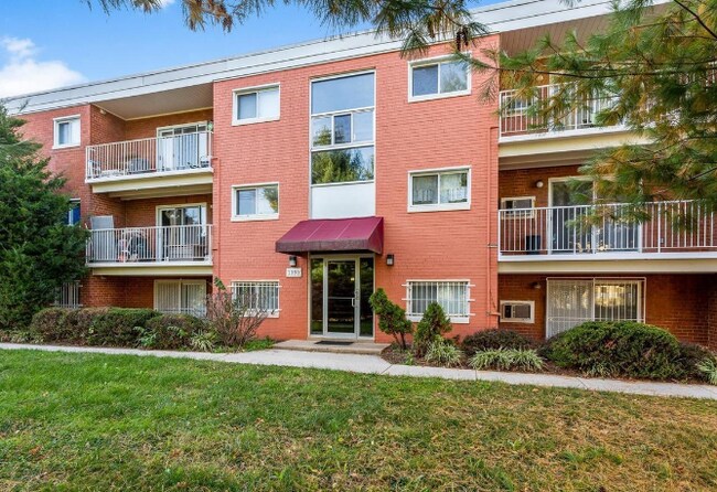 Building Photo - 1390 Bryant St NE