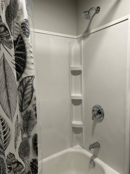 Building Photo - 922 S Spring St