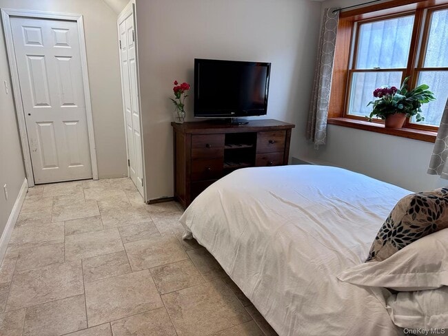 Building Photo - 322 E Beech St