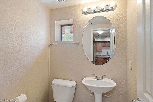 Building Photo - 2 br, 2.5 bath Condo - 240 W Juniper ave U...