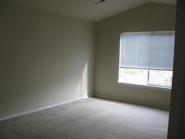 Building Photo - 4327 SE Chelsea Ln