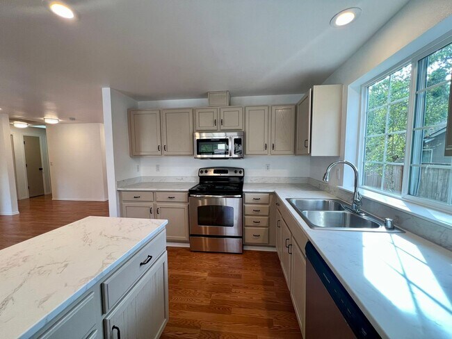 Building Photo - Move-In Special! Remodeled Rambler with La...