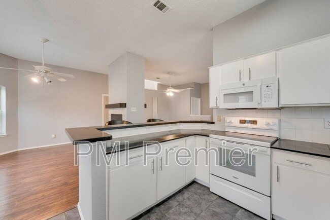 Building Photo - 1220 Royal Crescent Dr