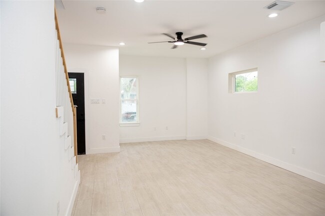 Building Photo - 8208 Knox St