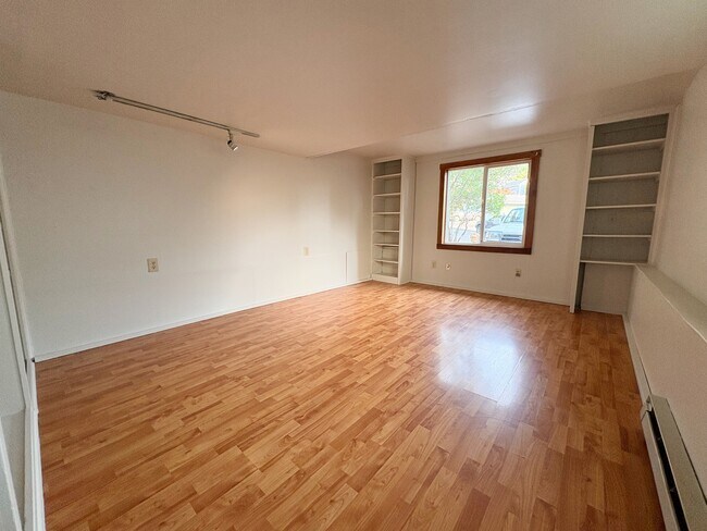 Building Photo - 3060 Onyx St