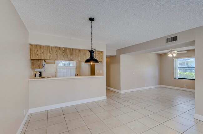 Building Photo - 601 Sabal Ridge Cir