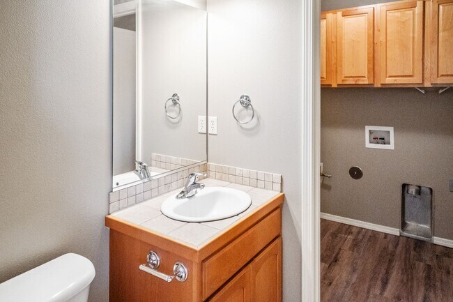 Building Photo - Beautiful Single Family Home Located on Th...