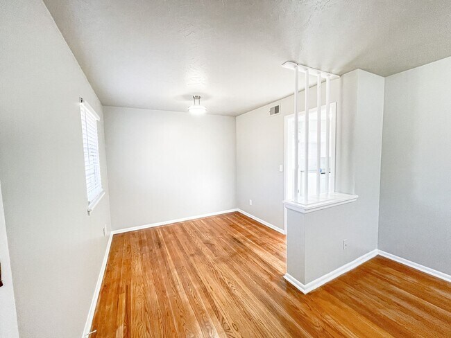 Building Photo - 3 Bed/1.5 Bath/2 car garage home in Midwest City.