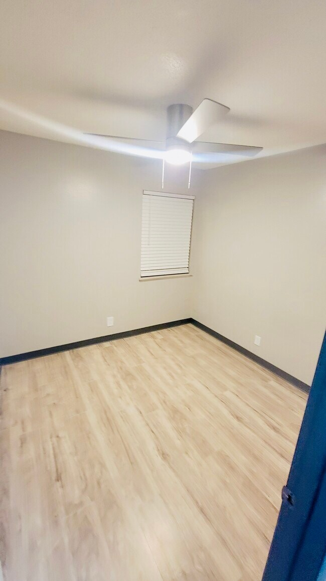 Building Photo - 3 Utica Ln