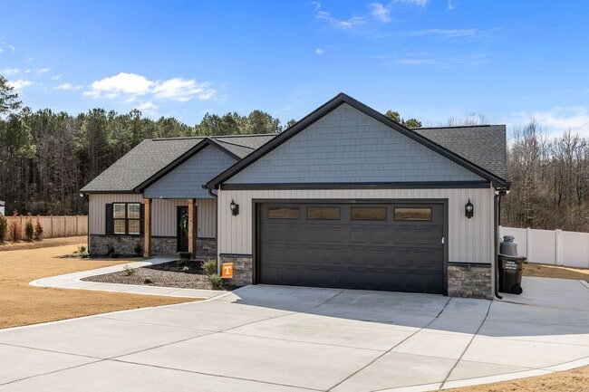 Building Photo - FULLY FURNISHED EXCLUSIVE SHORT AND MIDTERM RENTAL ONLY