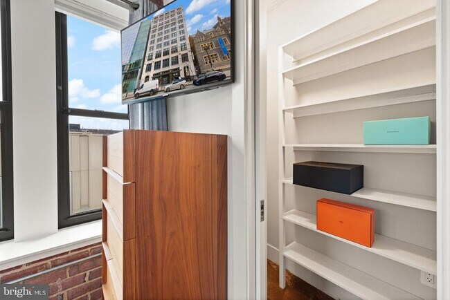 Building Photo - 916 G St NW