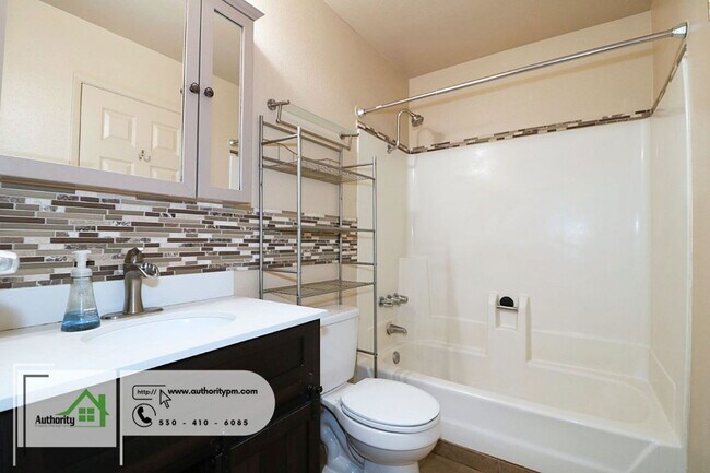 Building Photo - 1553 Bramble Pl