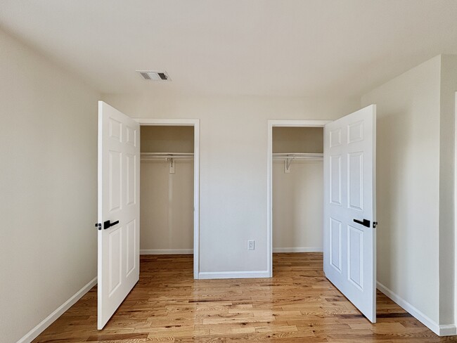 Building Photo - 156 Ridgewood Ave