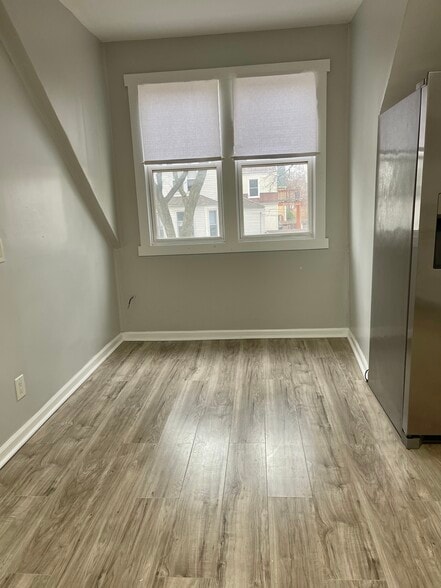 Building Photo - 5858 W Dakin St
