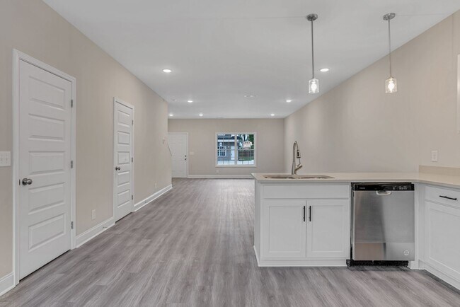 Building Photo - Excell Pointe 3 Bedroom Townhomes