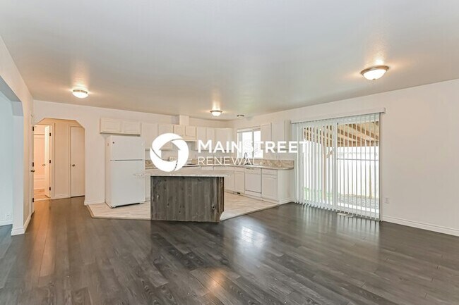 Building Photo - 3 Bedroom Pet-Friendly Home in PUYALLUP, WA with Main Street Renewal